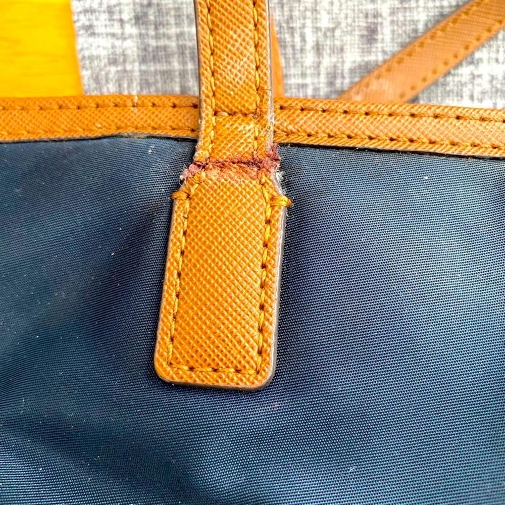 Michael Kors Kempton Blue Brown Nylon Tote Bag front zip Pockets Shoulder
C - Picture 8 of 10